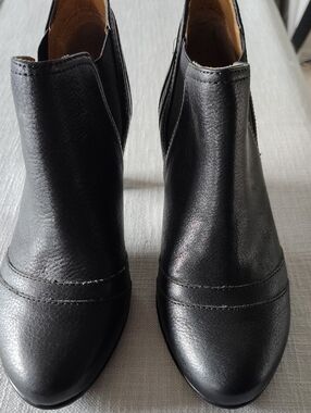 Softspots Black Leather Ankle Booties